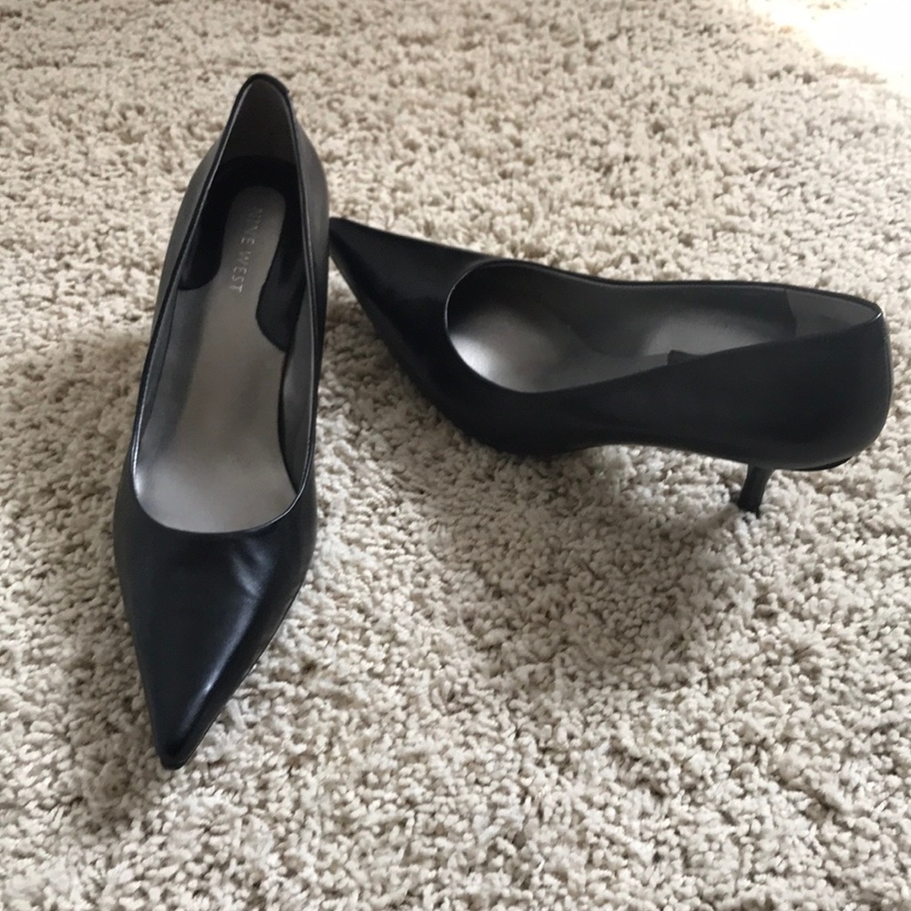 Nine West black leather pumps